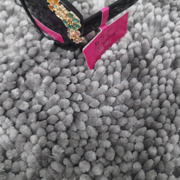 Betsey Johnson Black flower jeweled sunglasses - Picture 4 of 4